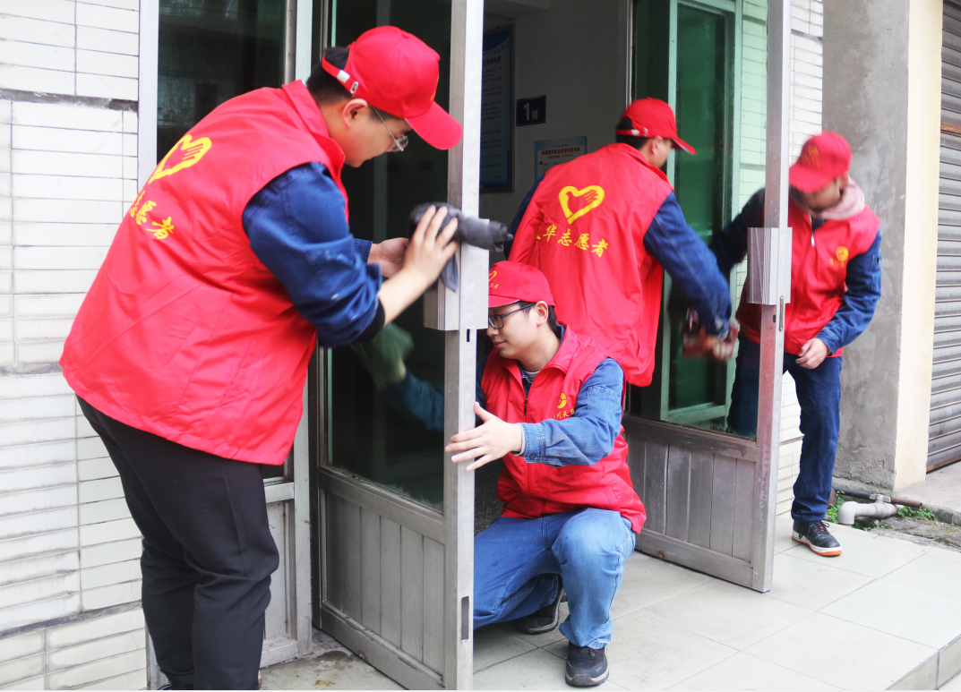 公司開(kāi)展學(xué)雷鋒志愿者活動(dòng)